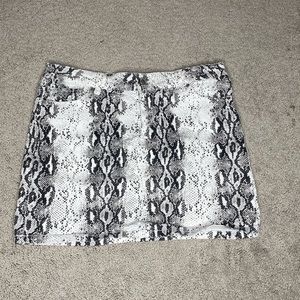 White snakeprint mini skirt